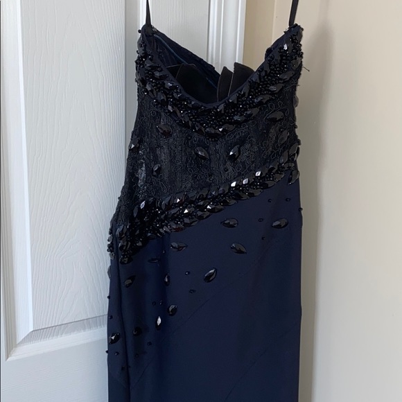 Beaded stretch/lace mermaid like styleevening gown - Picture 3 of 16